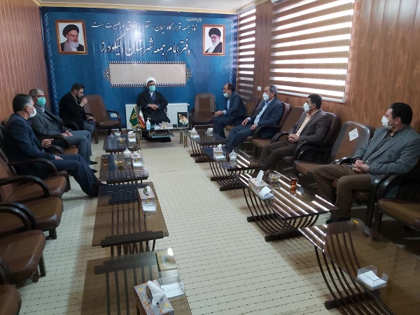 دیدار ریاست و تعدادی از همکاران با امام جمعه محترم شهرستان  2