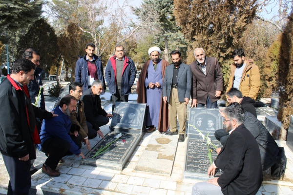 حضور همکاران در مراسم غبار روبی و زیارت قبور مطهر شهدا 3