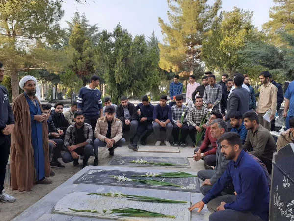 برگزاری اردوی زیارتی در گلزار شهدای شهرستان الیگودرز (ضیافت شهدا)
 2