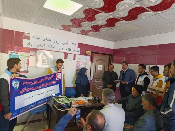 تقدیر از زحمات پرستاران به همت کانون های دانشجویی دانشگاه فرهنگیان شهرستان الیگودرز 4