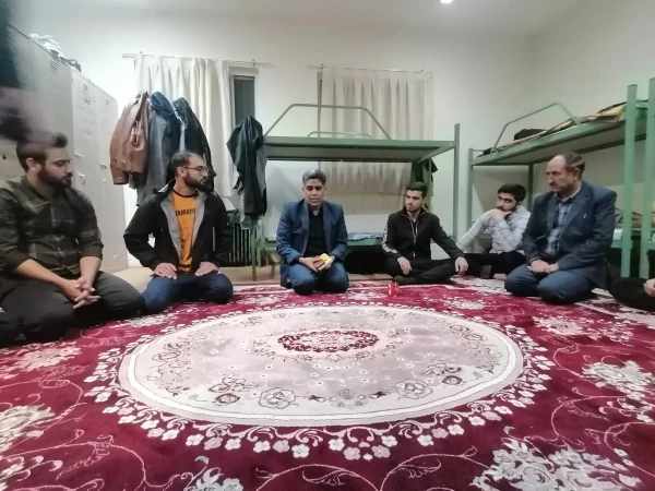 بازدید مدیر کل آموزش و پرورش استان لرستان از مرکز آموزش عالی شهید میرشاکی
  2