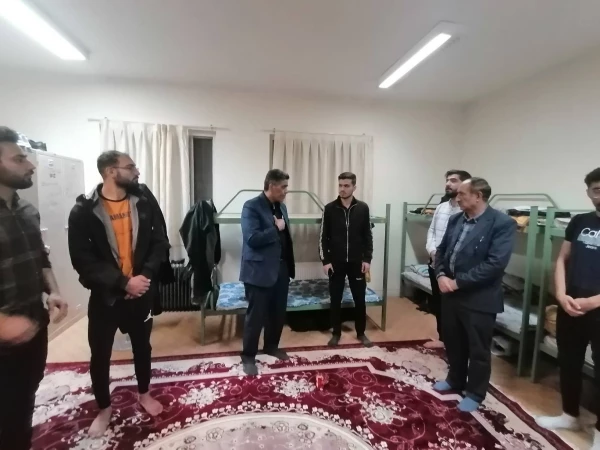 بازدید مدیر کل آموزش و پرورش استان لرستان از مرکز آموزش عالی شهید میرشاکی
  2