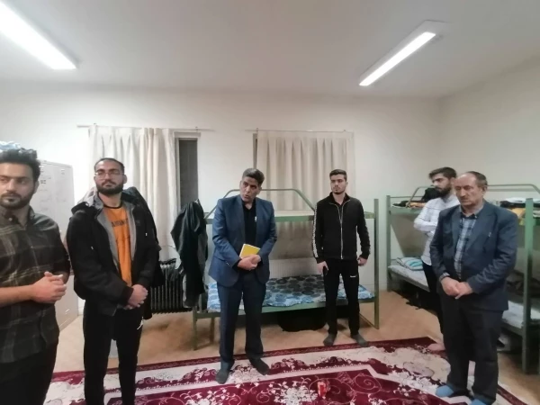 بازدید مدیر کل آموزش و پرورش استان لرستان از مرکز آموزش عالی شهید میرشاکی
  2