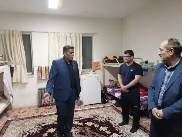 بازدید مدیر کل آموزش و پرورش استان لرستان از مرکز آموزش عالی شهید میرشاکی
  2