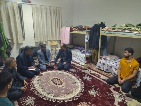 بازدید مدیر کل آموزش و پرورش استان لرستان از مرکز آموزش عالی شهید میرشاکی
  2