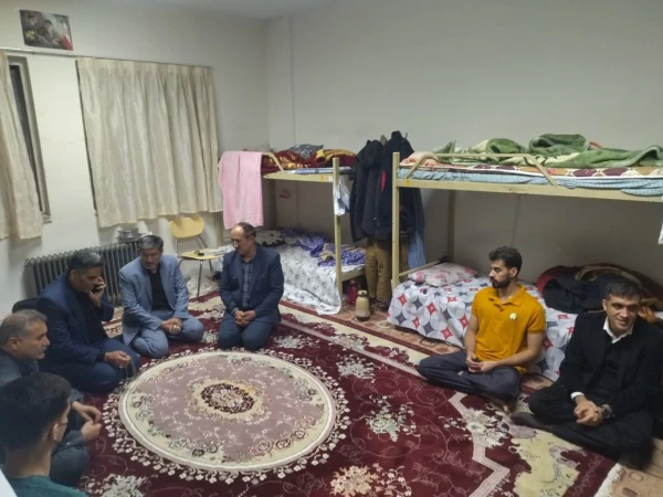 بازدید مدیر کل آموزش و پرورش استان لرستان از مرکز آموزش عالی شهید میرشاکی
  2